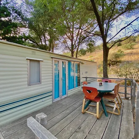 Camping Caramany, Lac A Proximite - Cabanes Perchees - Mobil-Homes - Emplacements Nus Pour Camping-Cars, Tentes, Caravanes Room photo
