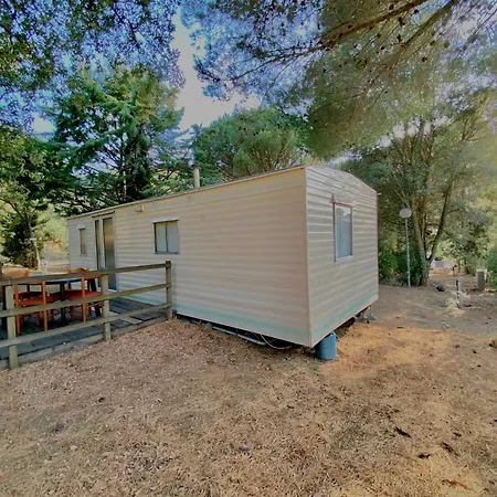 Camping Caramany, Lac A Proximite - Cabanes Perchees - Mobil-Homes - Emplacements Nus Pour Camping-Cars, Tentes, Caravanes Room photo