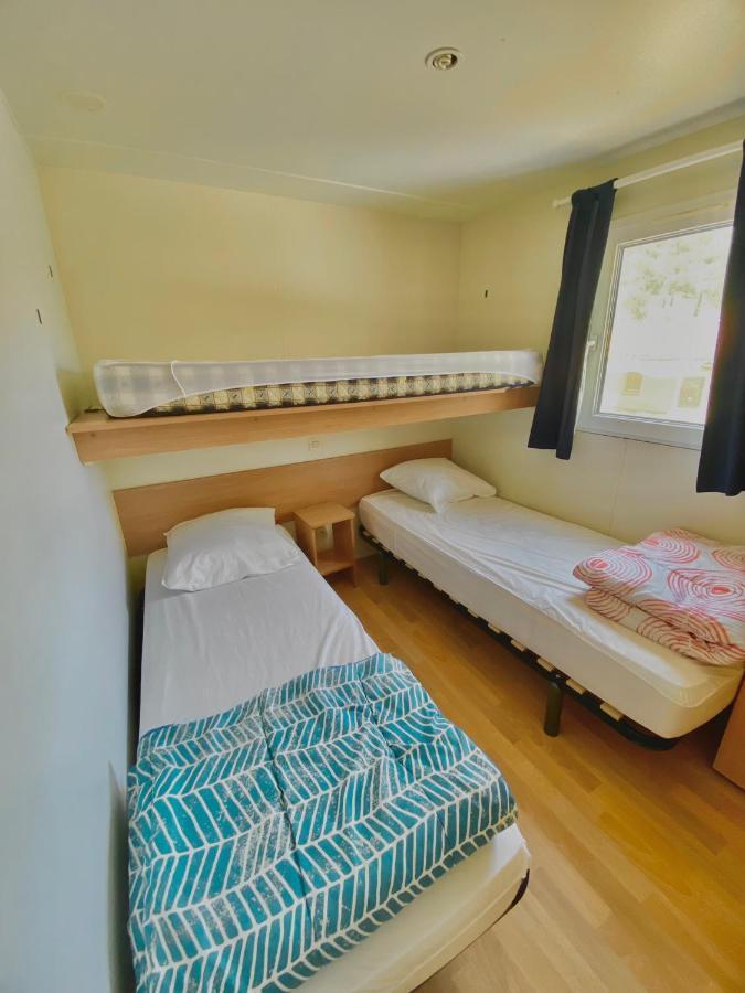 Campsite Caramany, A Proximite - Perchees - Mobil-homes - Emplacements Nus Pour Camping-cars, Tentes, Caravanes Caramany