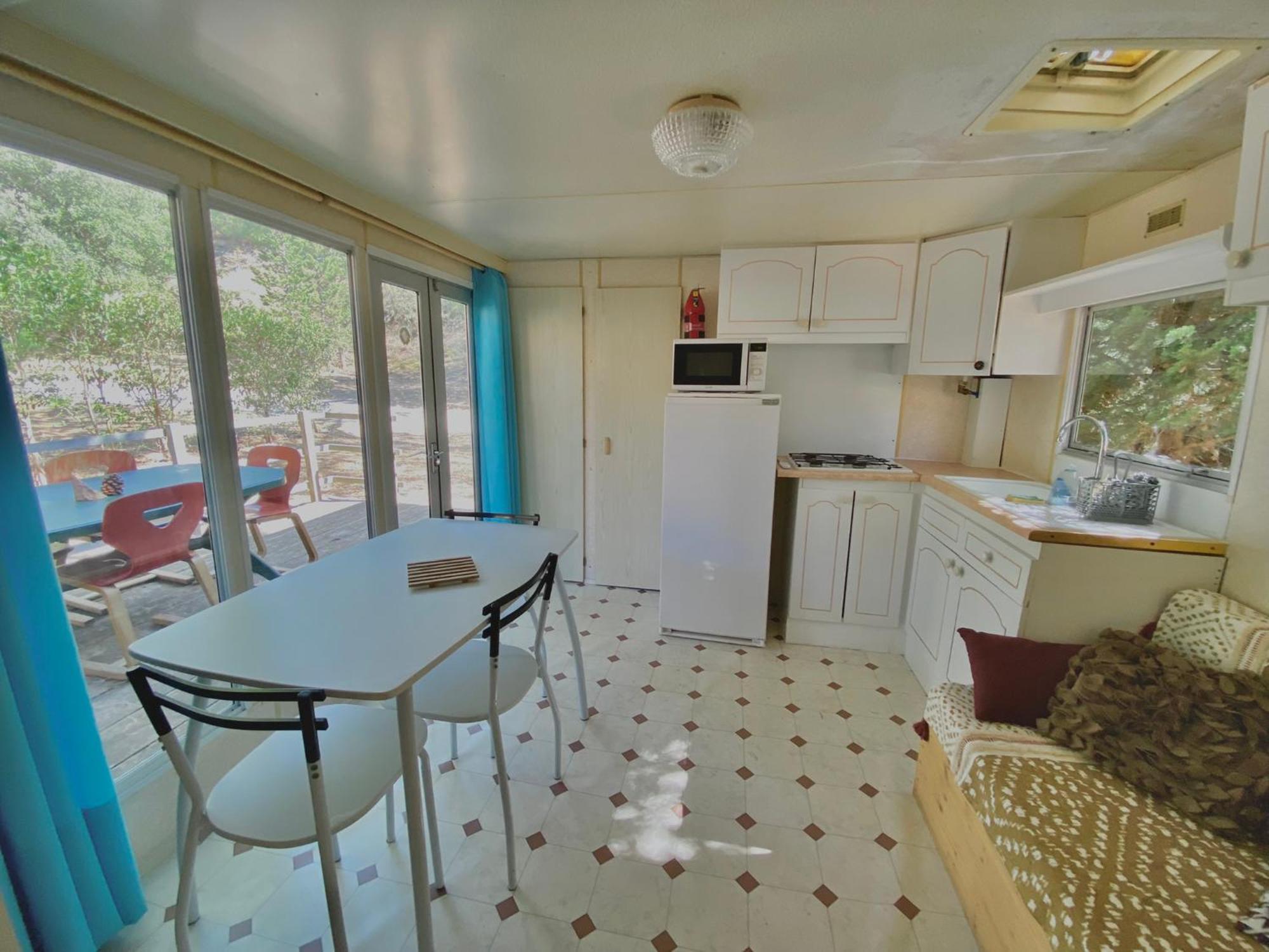 Camping Caramany, A Proximite - Perchees - Mobil-homes - Emplacements Nus Pour Camping-cars, Tentes, Caravanes