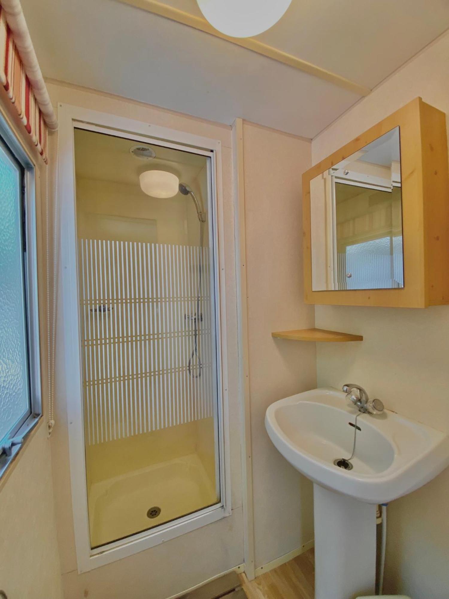 Camping Caramany, A Proximite - Perchees - Mobil-homes - Emplacements Nus Pour Camping-cars, Tentes, Caravanes *